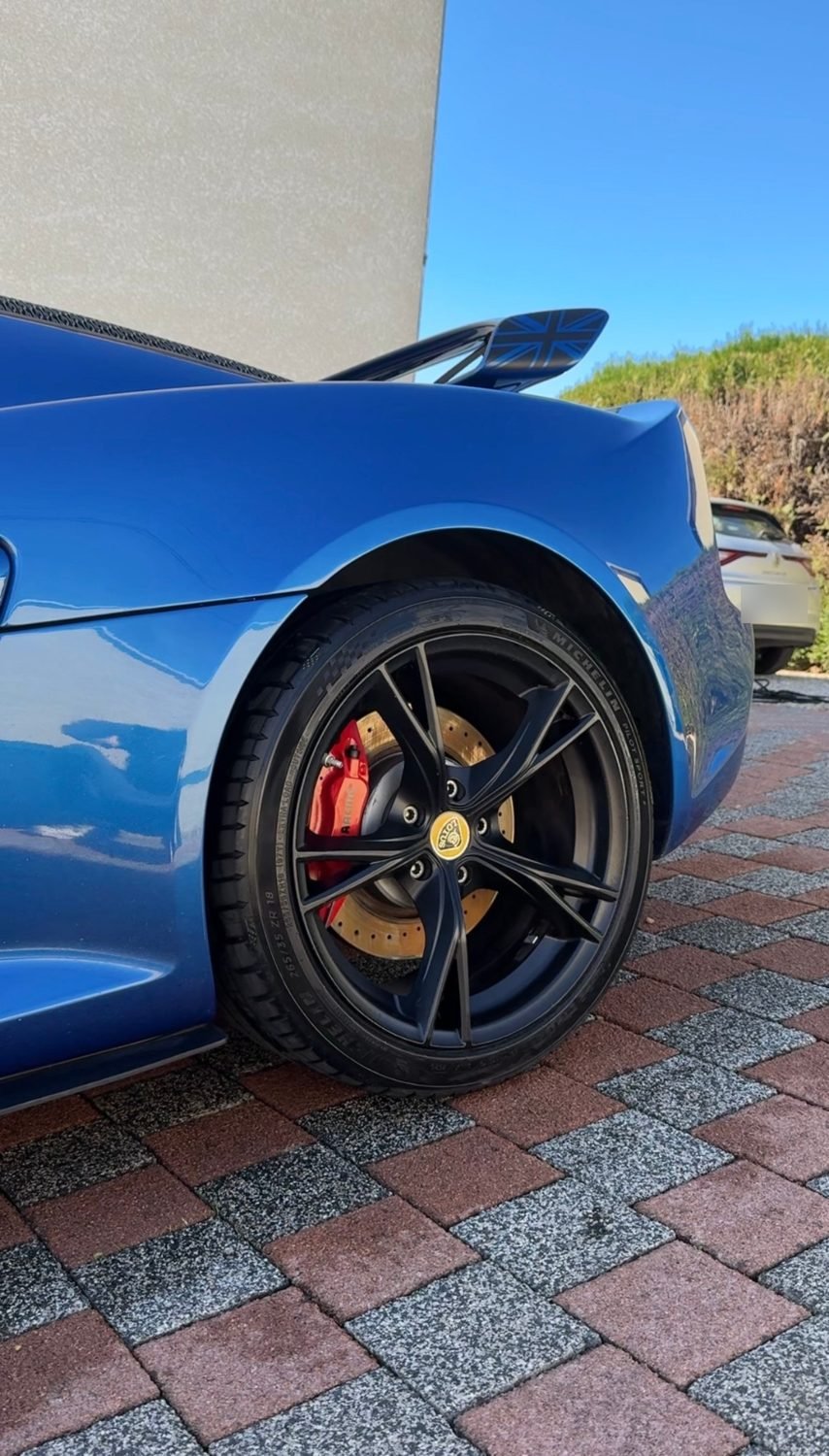 Après — Lotus, jantes et carrosserie