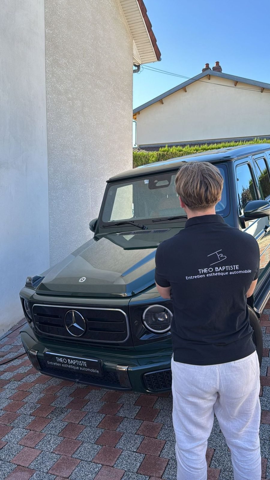 Mercedes Classe G, Théo Baptiste devant le véhicule